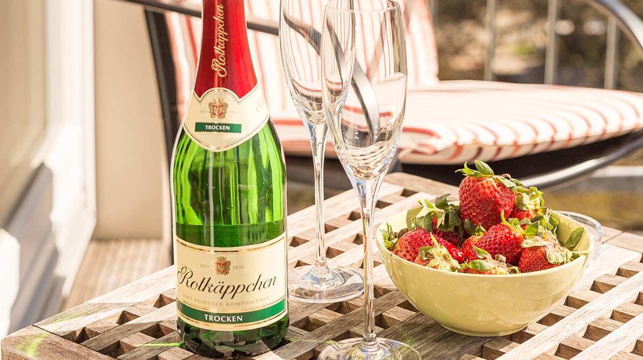 Sekt auf dem Balkon